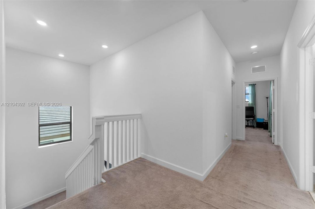En Venta: $799,000 (5 camas, 3 baños, 3159 Pies cuadrados)