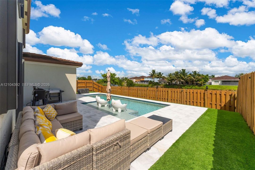 En Venta: $799,000 (5 camas, 3 baños, 3159 Pies cuadrados)