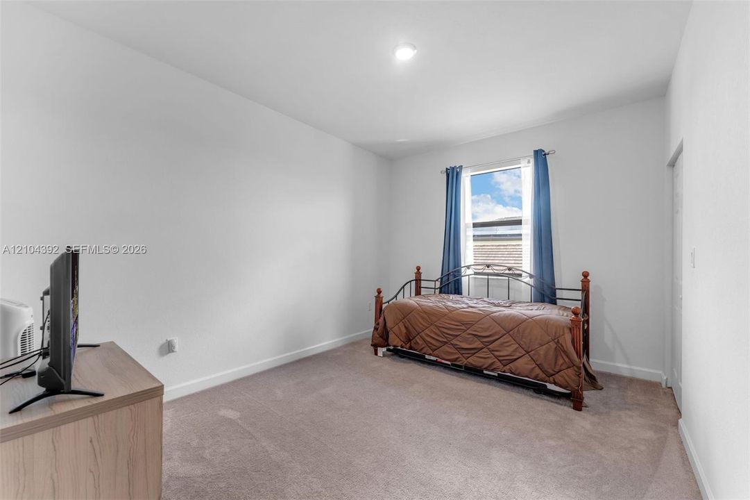 En Venta: $799,000 (5 camas, 3 baños, 3159 Pies cuadrados)
