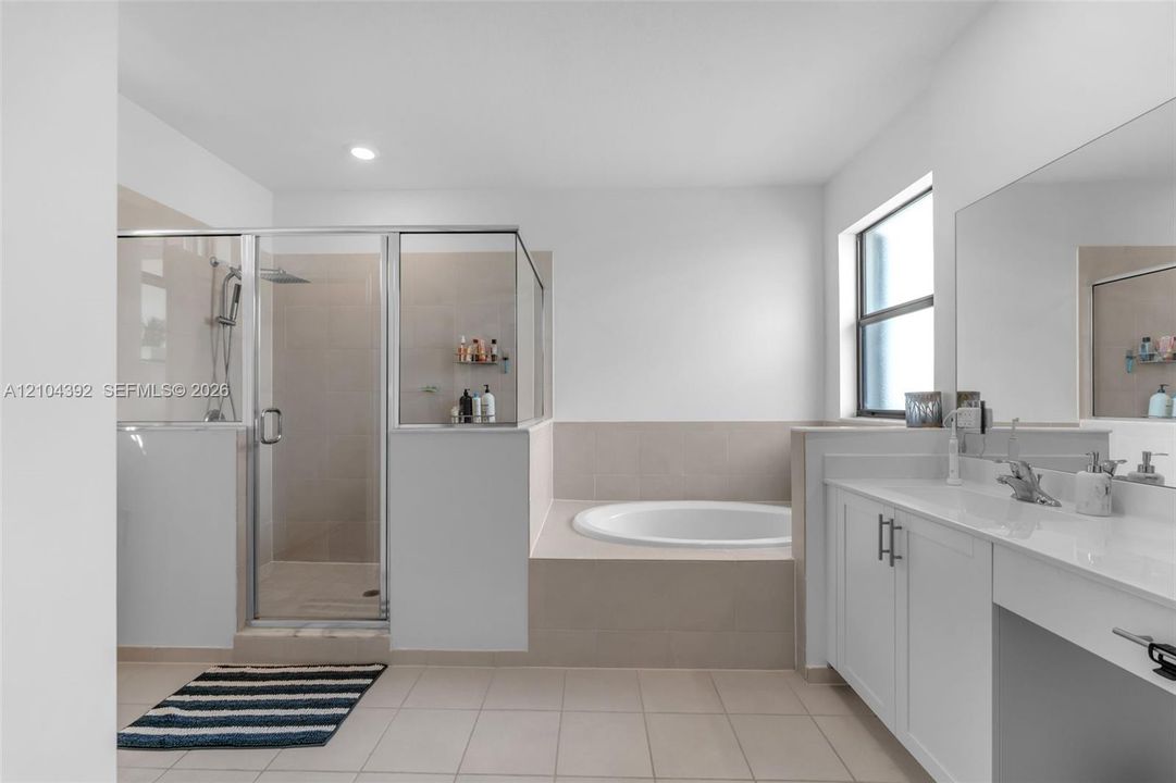 En Venta: $799,000 (5 camas, 3 baños, 3159 Pies cuadrados)