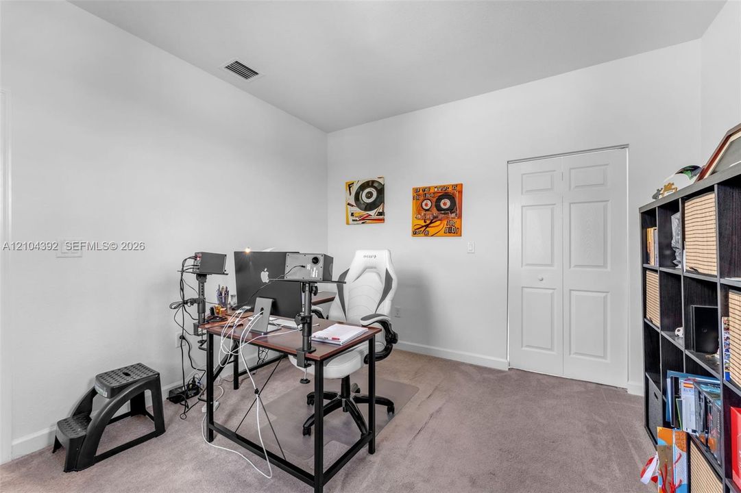En Venta: $799,000 (5 camas, 3 baños, 3159 Pies cuadrados)
