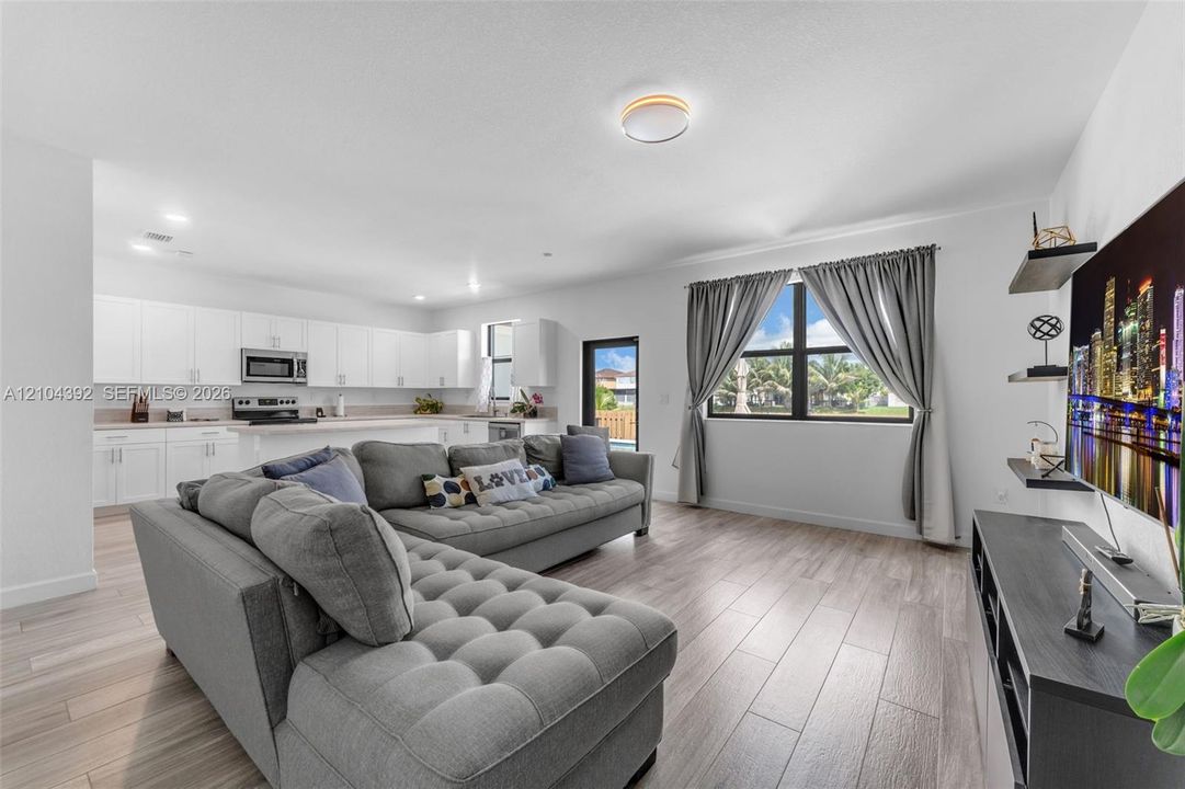 En Venta: $799,000 (5 camas, 3 baños, 3159 Pies cuadrados)