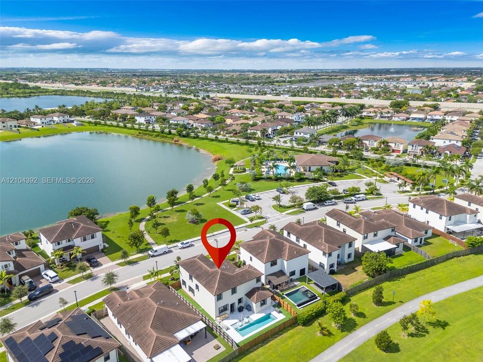 En Venta: $799,000 (5 camas, 3 baños, 3159 Pies cuadrados)