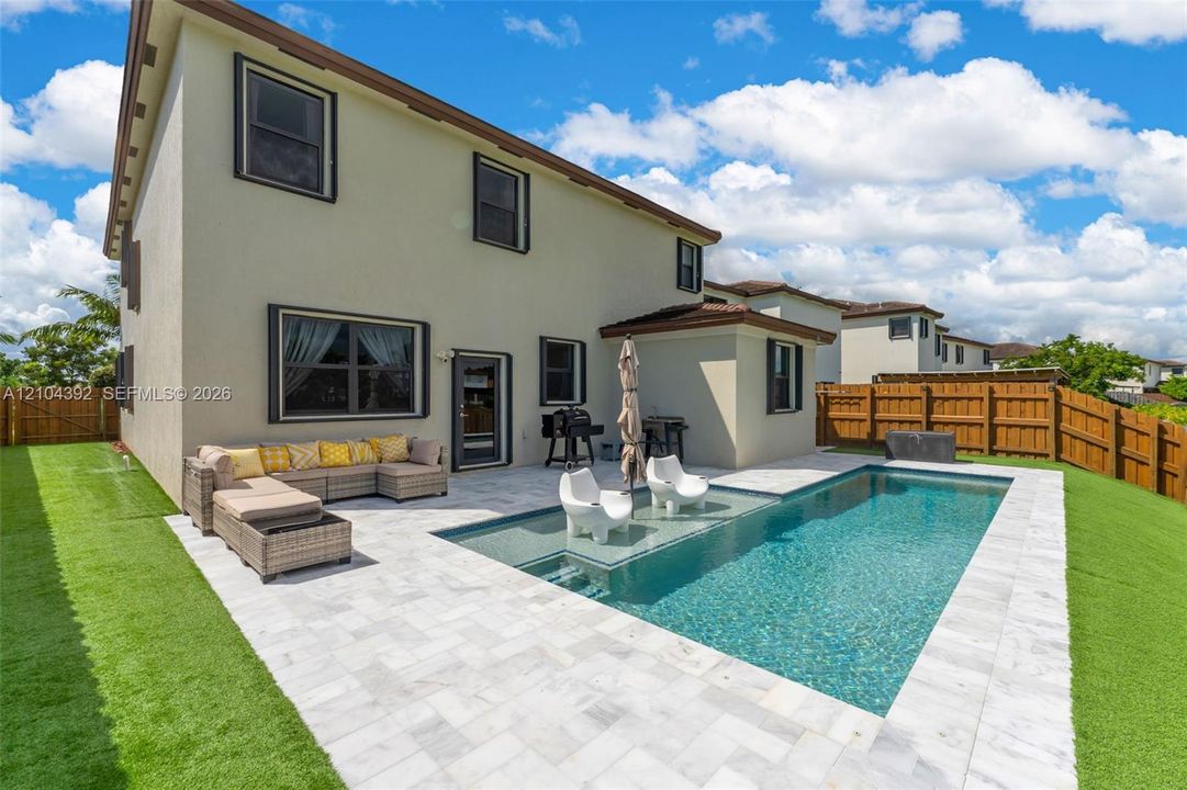 En Venta: $799,000 (5 camas, 3 baños, 3159 Pies cuadrados)