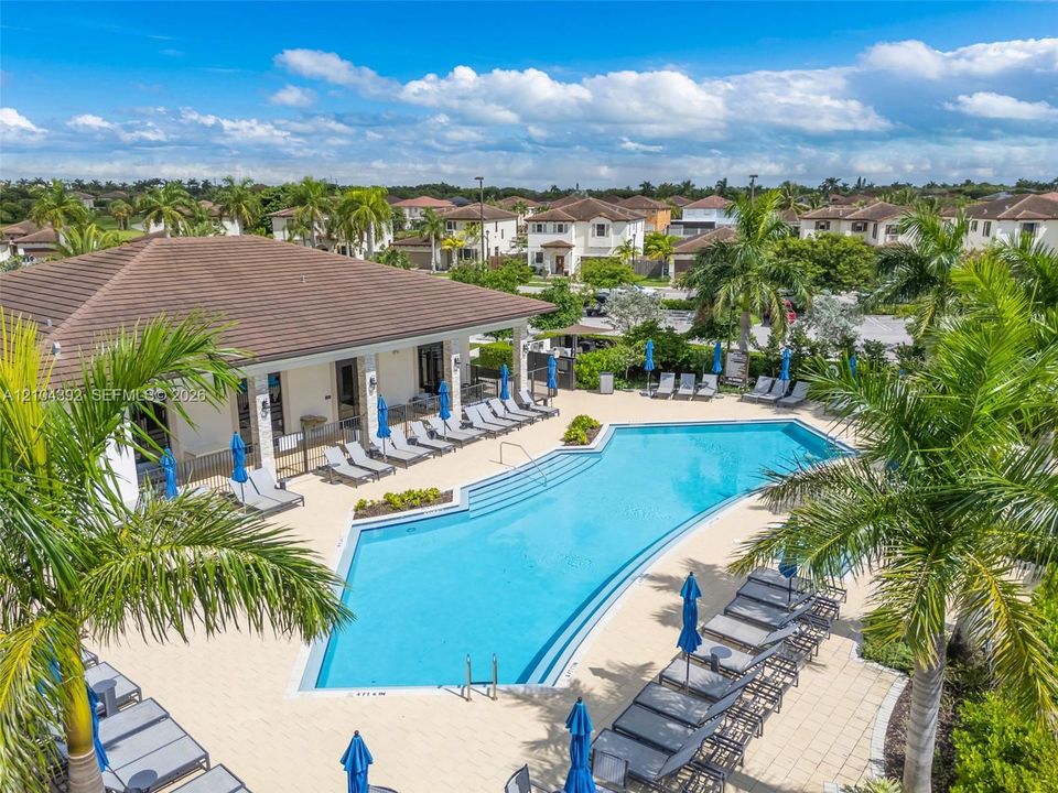 En Venta: $799,000 (5 camas, 3 baños, 3159 Pies cuadrados)