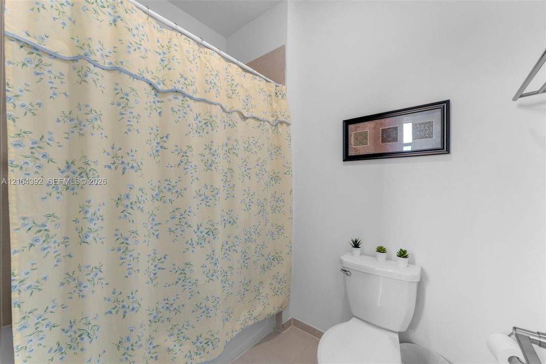 En Venta: $799,000 (5 camas, 3 baños, 3159 Pies cuadrados)