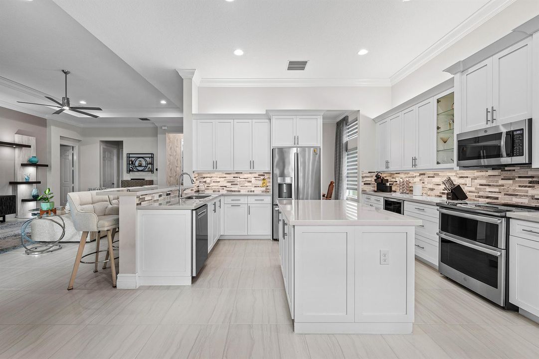 Kitchen Has Split Oven