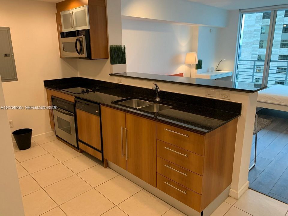 На продажу: $329,000 (0 спален, 1 ванн, 507 Квадратных фут)