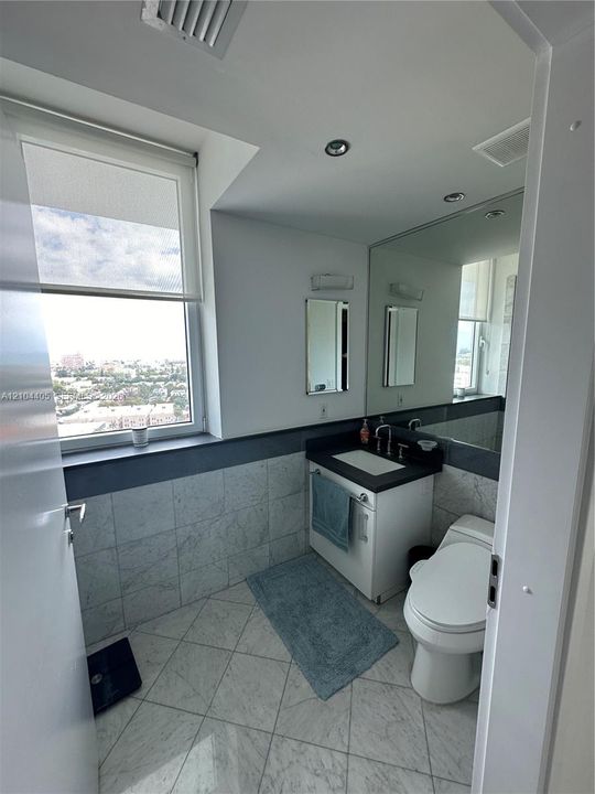 В аренду: $8,500 (2 спален, 2 ванн, 1252 Квадратных фут)