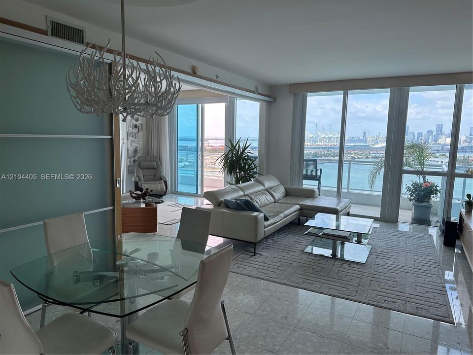 В аренду: $8,500 (2 спален, 2 ванн, 1252 Квадратных фут)