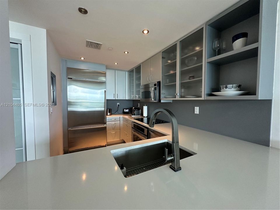 В аренду: $8,500 (2 спален, 2 ванн, 1252 Квадратных фут)