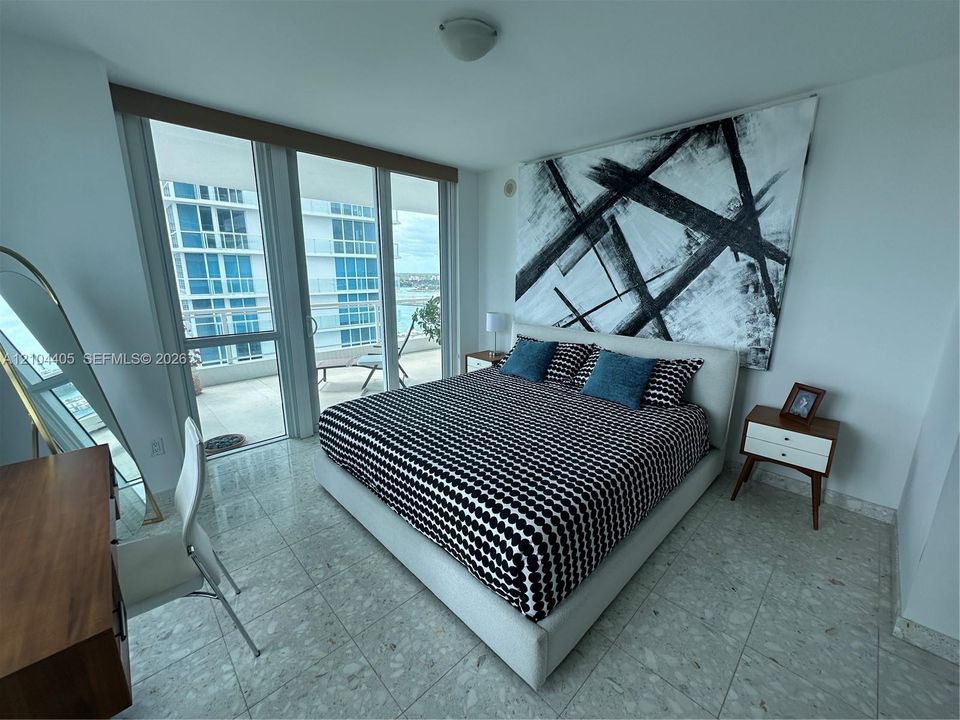 В аренду: $8,500 (2 спален, 2 ванн, 1252 Квадратных фут)