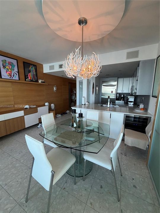 В аренду: $8,500 (2 спален, 2 ванн, 1252 Квадратных фут)