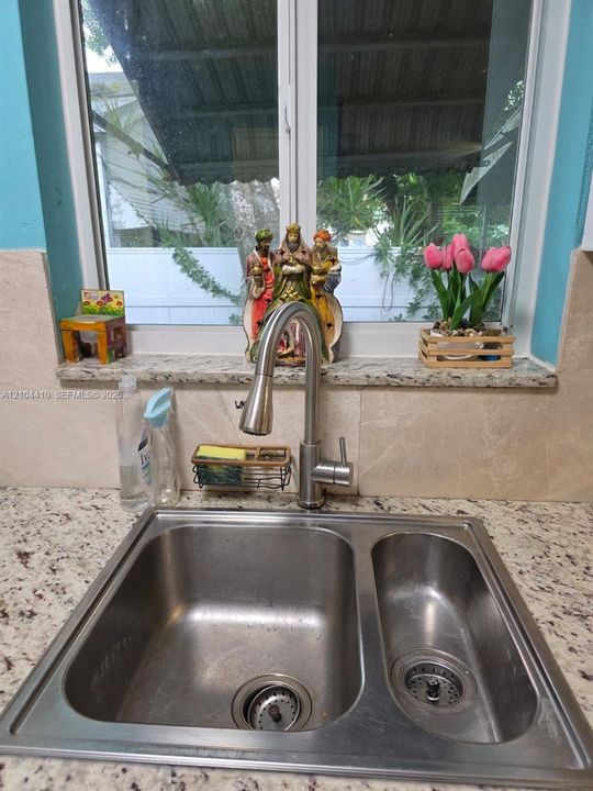 В аренду: $1,900 (2 спален, 1 ванн, 851 Квадратных фут)