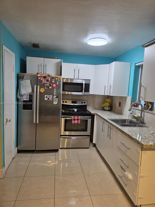 В аренду: $1,900 (2 спален, 1 ванн, 851 Квадратных фут)