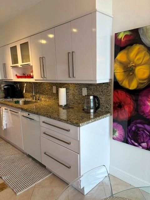 For Rent: $4,500 (2 beds, 2 baths, 1600 Square Feet)