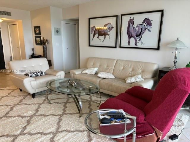 For Rent: $4,500 (2 beds, 2 baths, 1600 Square Feet)