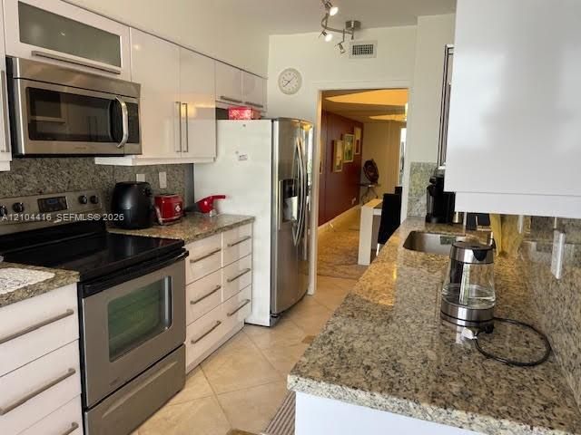 For Rent: $4,500 (2 beds, 2 baths, 1600 Square Feet)