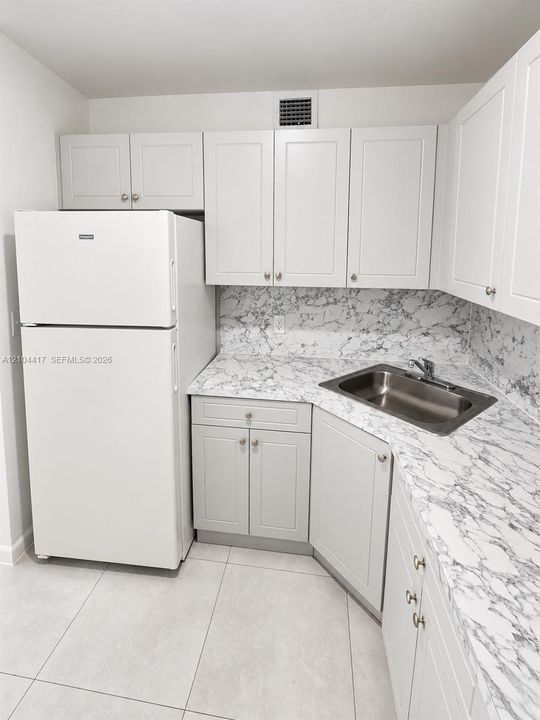 For Rent: $1,700 (1 beds, 1 baths, 637 Square Feet)