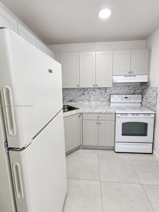 For Rent: $1,700 (1 beds, 1 baths, 637 Square Feet)