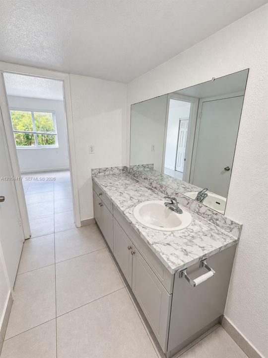 For Rent: $1,700 (1 beds, 1 baths, 637 Square Feet)