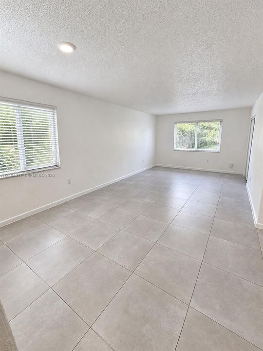 For Rent: $1,700 (1 beds, 1 baths, 637 Square Feet)
