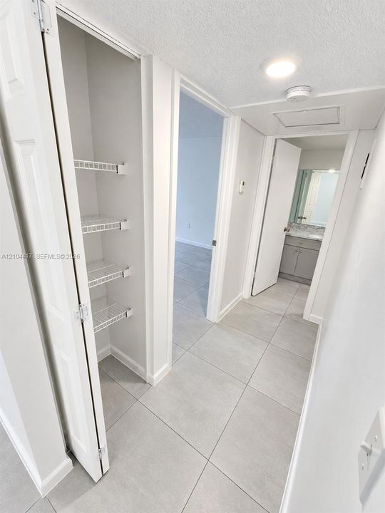 For Rent: $1,700 (1 beds, 1 baths, 637 Square Feet)