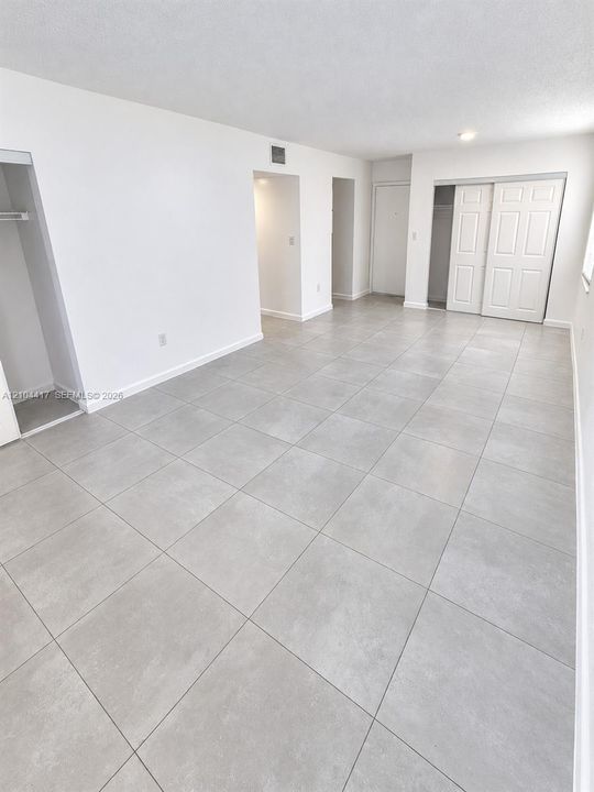 For Rent: $1,700 (1 beds, 1 baths, 637 Square Feet)