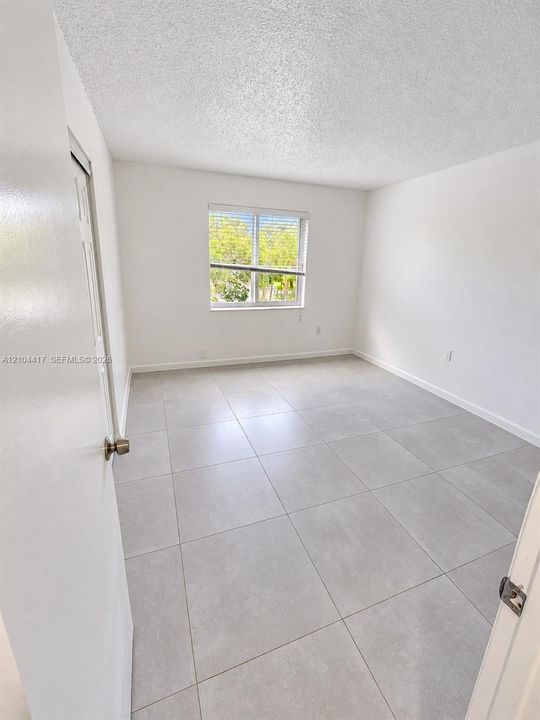 For Rent: $1,700 (1 beds, 1 baths, 637 Square Feet)