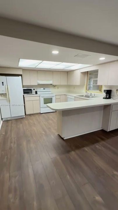 В аренду: $2,300 (2 спален, 1 ванн, 0 Квадратных фут)