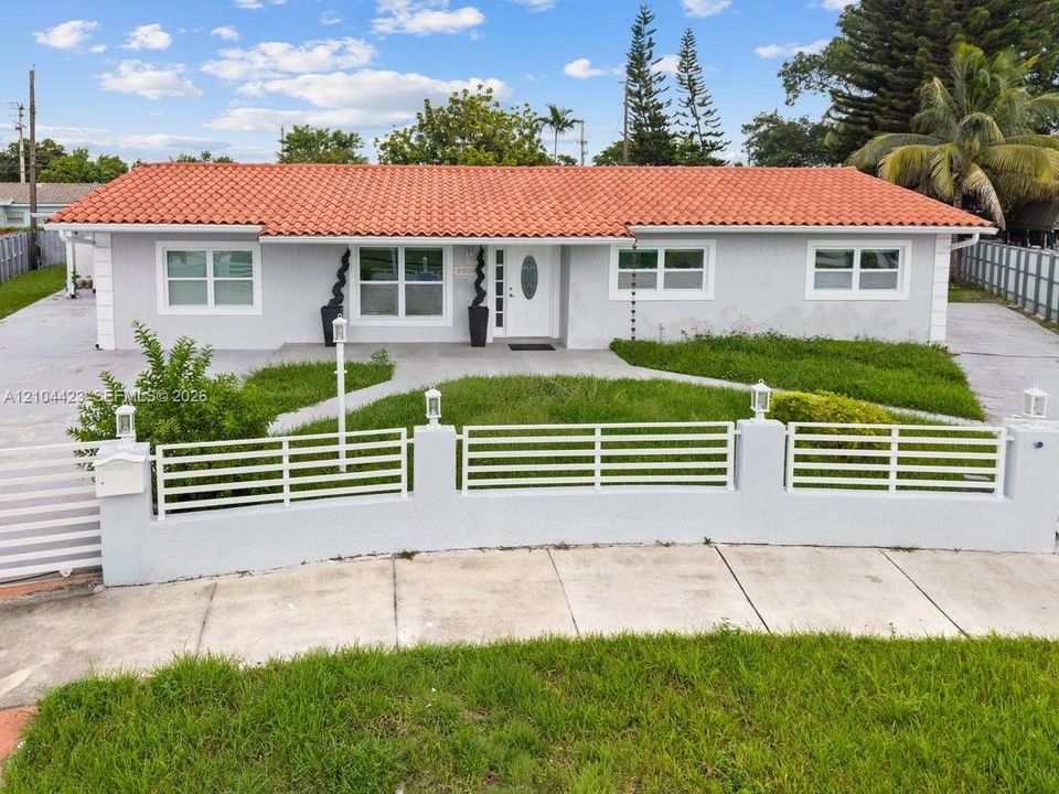 For Sale: $950,000 (6 beds, 3 baths, 2270 Square Feet)