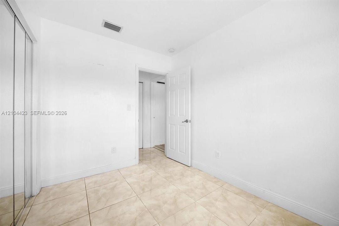 For Sale: $950,000 (6 beds, 3 baths, 2270 Square Feet)