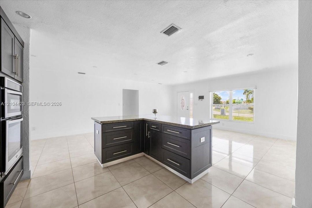 For Sale: $950,000 (6 beds, 3 baths, 2270 Square Feet)