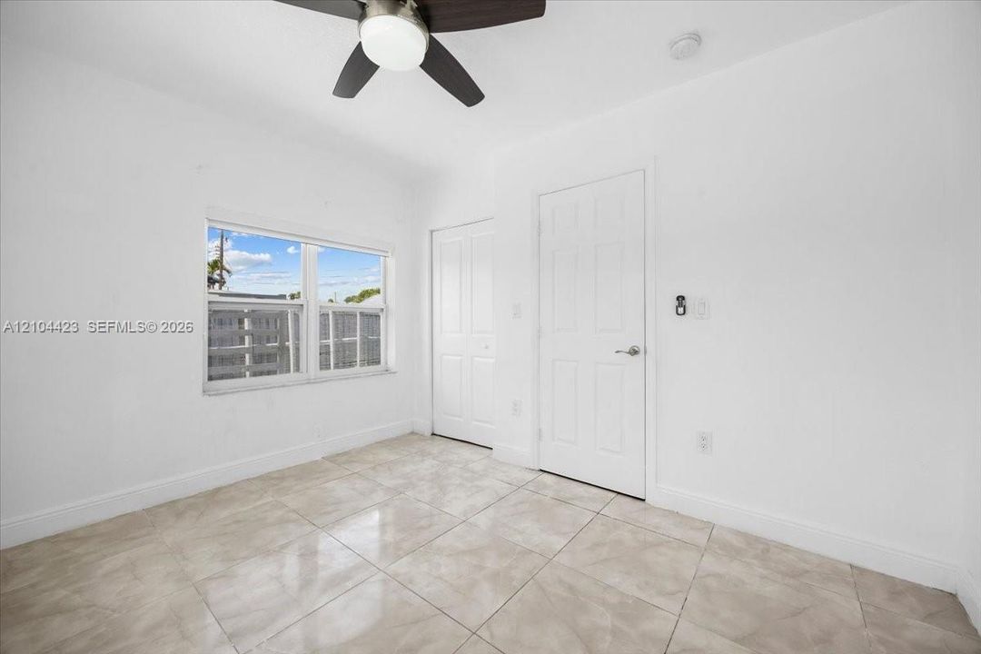 For Sale: $950,000 (6 beds, 3 baths, 2270 Square Feet)