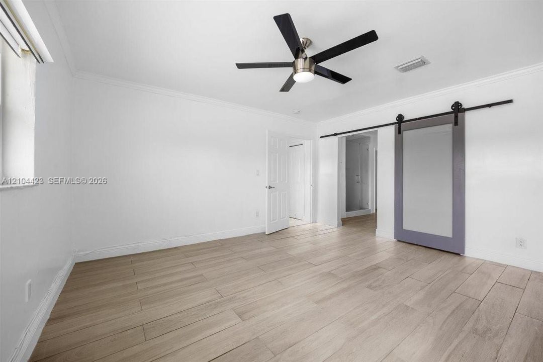 For Sale: $950,000 (6 beds, 3 baths, 2270 Square Feet)