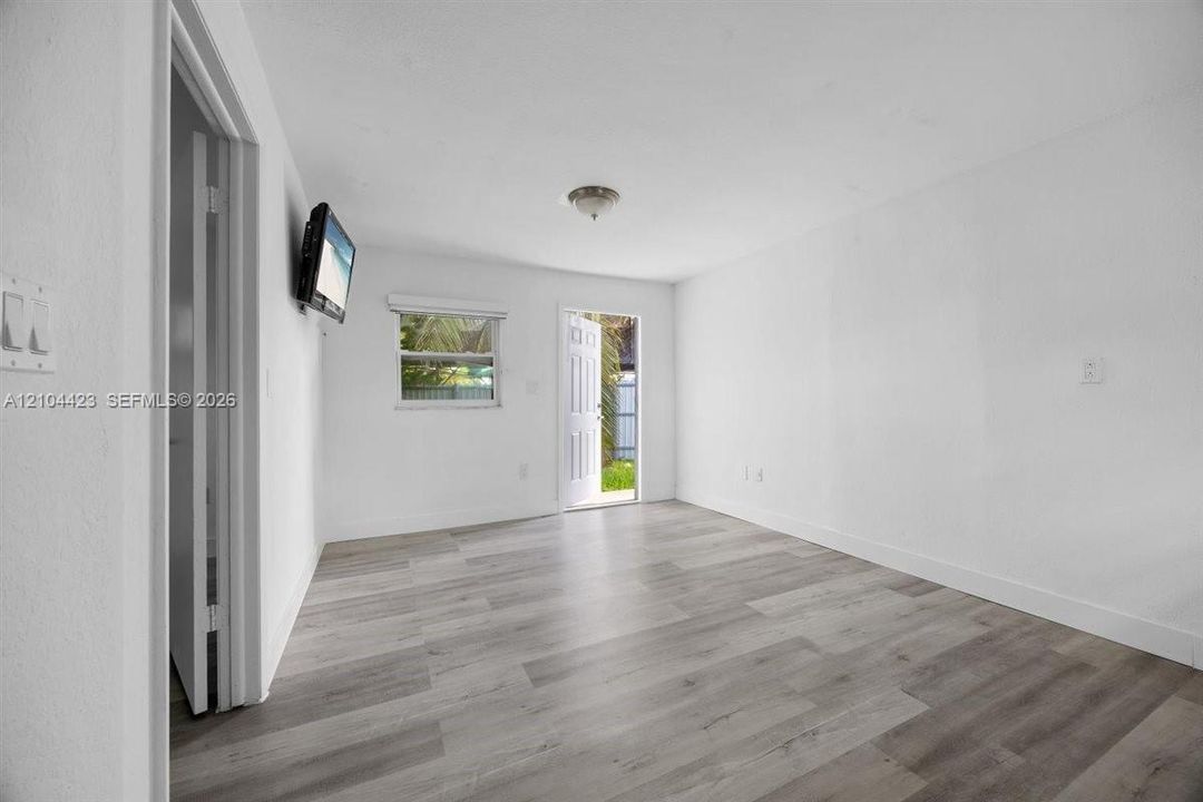 For Sale: $950,000 (6 beds, 3 baths, 2270 Square Feet)