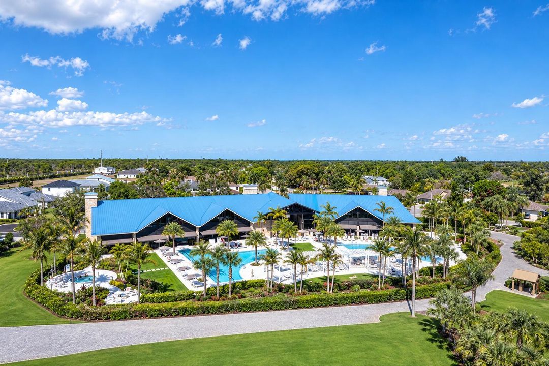 The Pointe - Resort styles pools & hot t