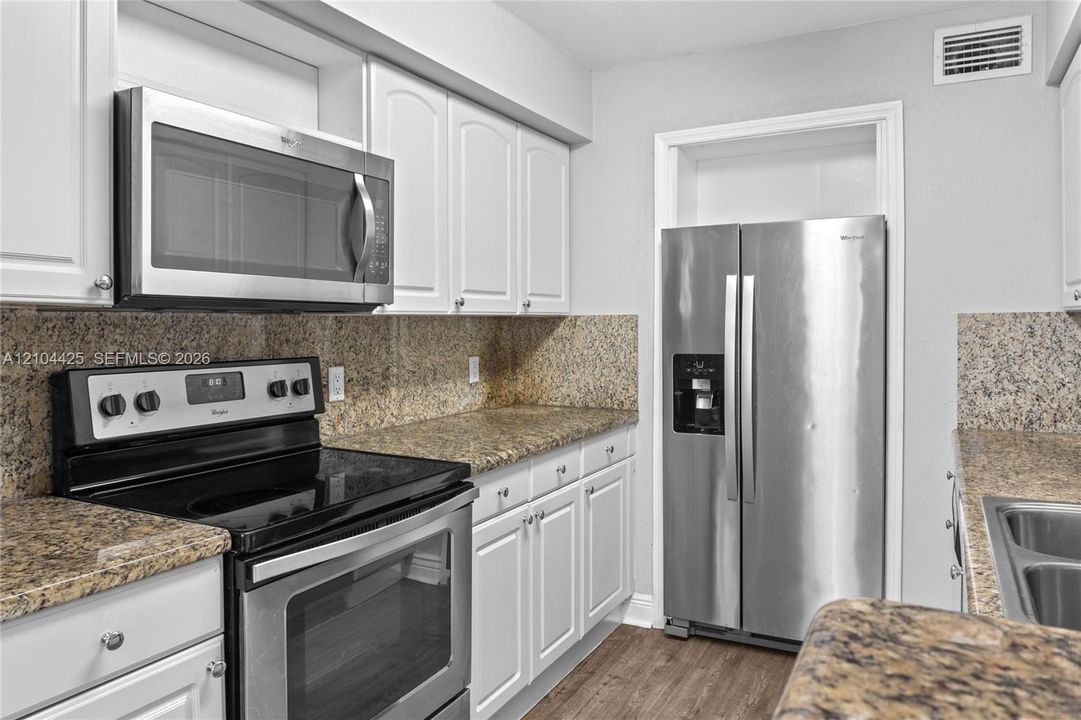 For Sale: $234,900 (2 beds, 2 baths, 1256 Square Feet)