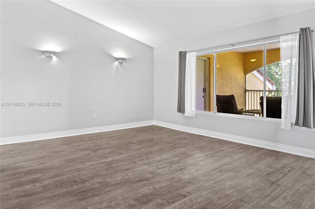 For Sale: $234,900 (2 beds, 2 baths, 1256 Square Feet)