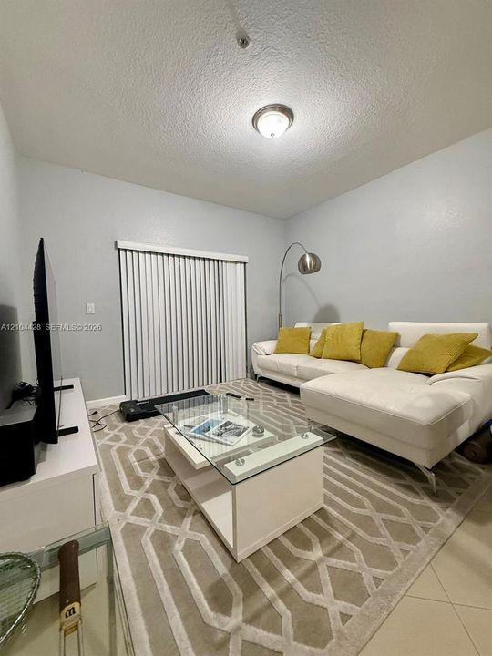 For Rent: $2,700 (2 beds, 2 baths, 1050 Square Feet)