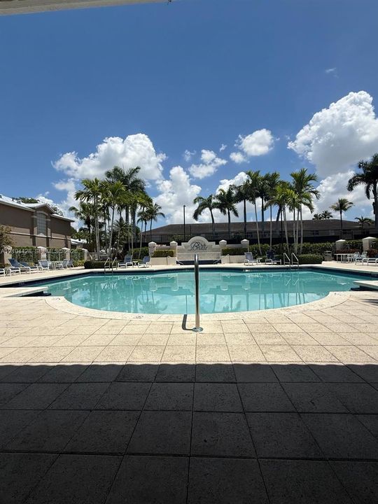 For Rent: $2,700 (2 beds, 2 baths, 1050 Square Feet)