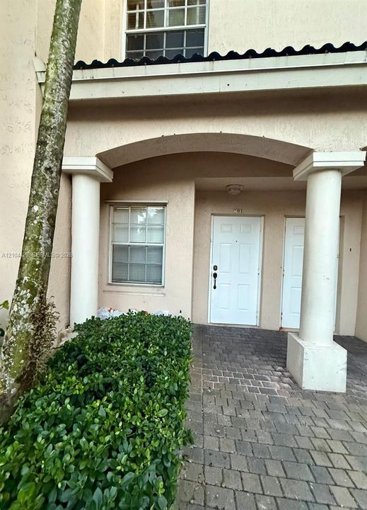 For Rent: $2,700 (2 beds, 2 baths, 1050 Square Feet)