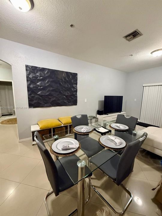For Rent: $2,700 (2 beds, 2 baths, 1050 Square Feet)