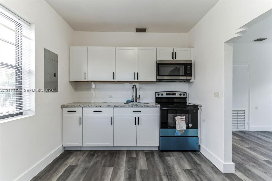For Rent: $2,200 (2 beds, 1 baths, 1648 Square Feet)