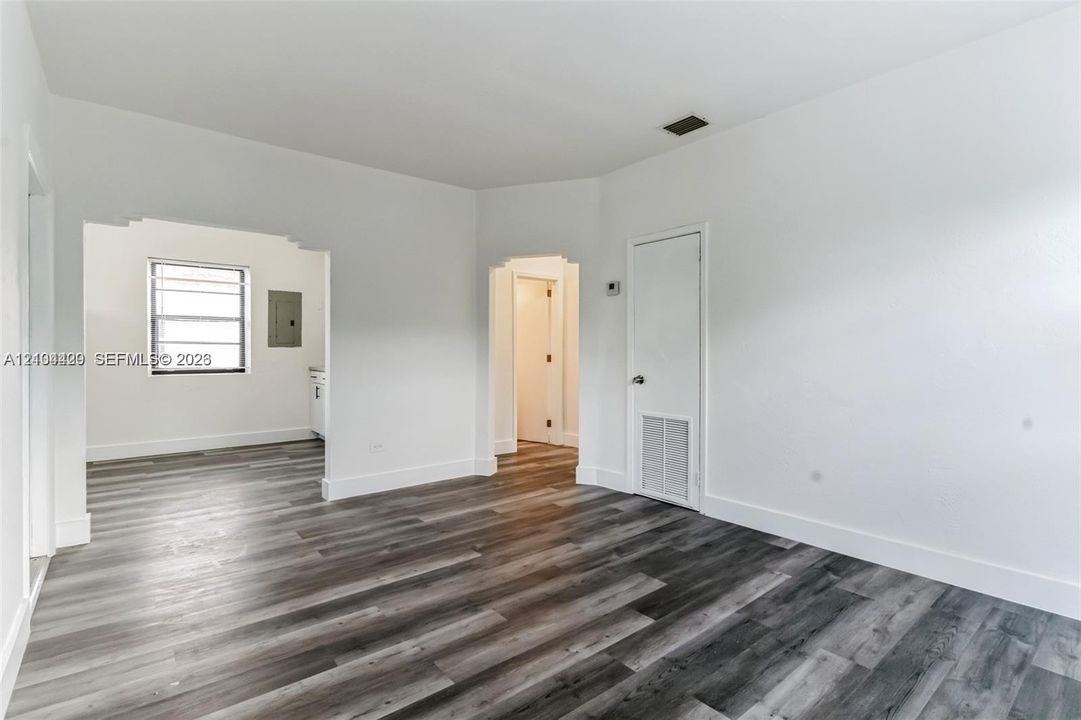 For Rent: $2,200 (2 beds, 1 baths, 1648 Square Feet)
