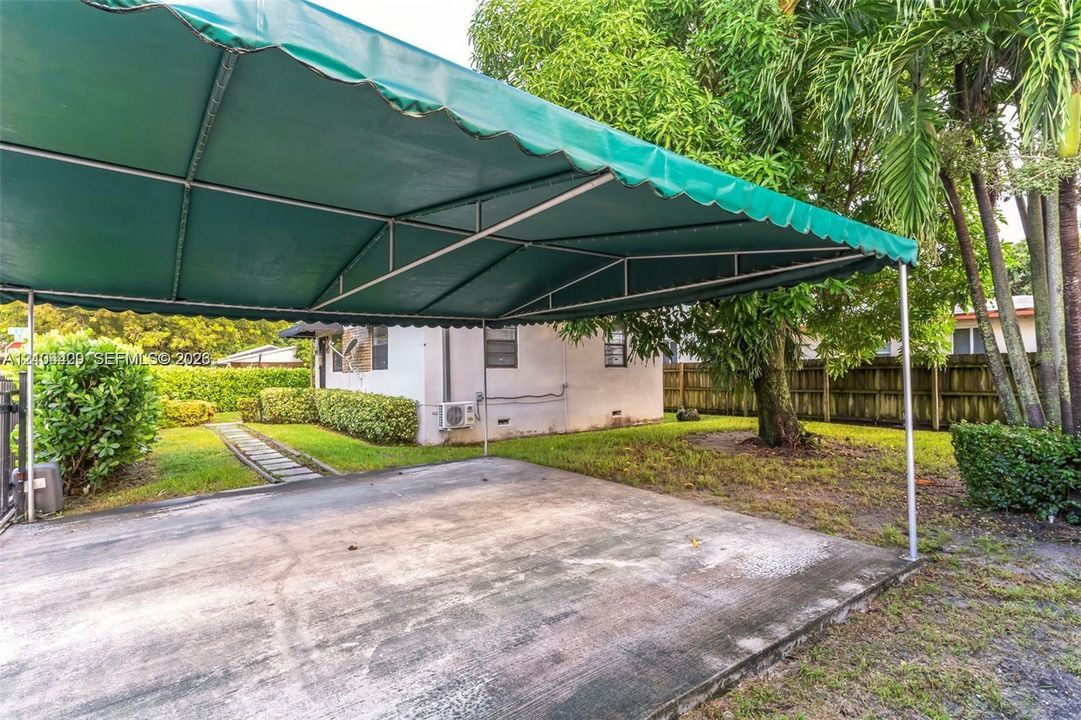 For Rent: $2,200 (2 beds, 1 baths, 1648 Square Feet)