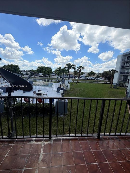 For Rent: $2,350 (2 beds, 2 baths, 800 Square Feet)