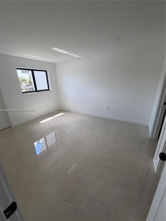 For Rent: $2,350 (2 beds, 2 baths, 800 Square Feet)