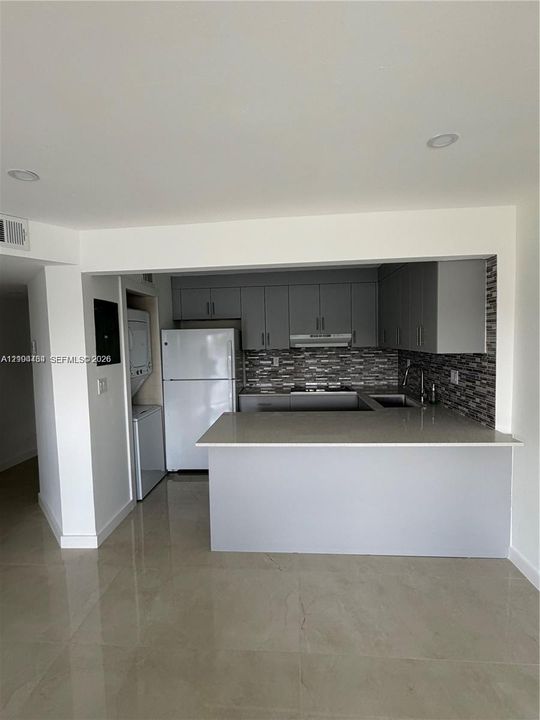 For Rent: $2,350 (2 beds, 2 baths, 800 Square Feet)