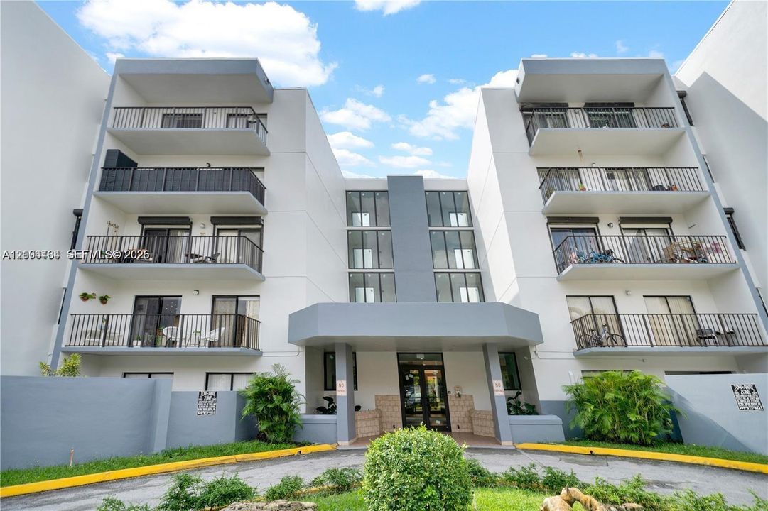 For Rent: $2,350 (2 beds, 2 baths, 800 Square Feet)